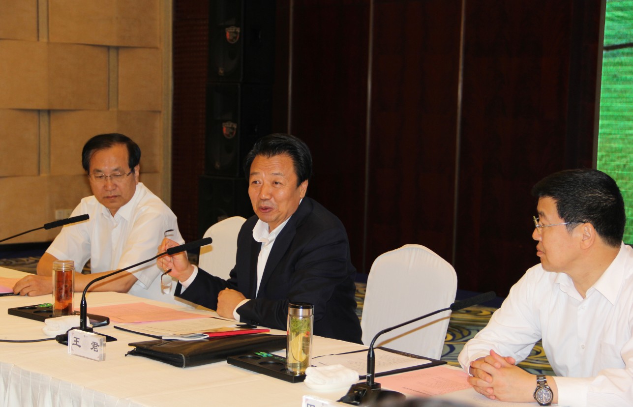 自治區(qū)召開農牧業(yè)產(chǎn)業(yè)化企業(yè)座談會