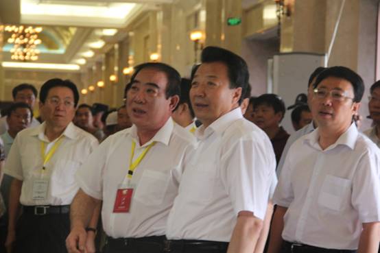 自治區(qū)黨委書(shū)記王君蒞臨綠博會(huì)展廳巡展